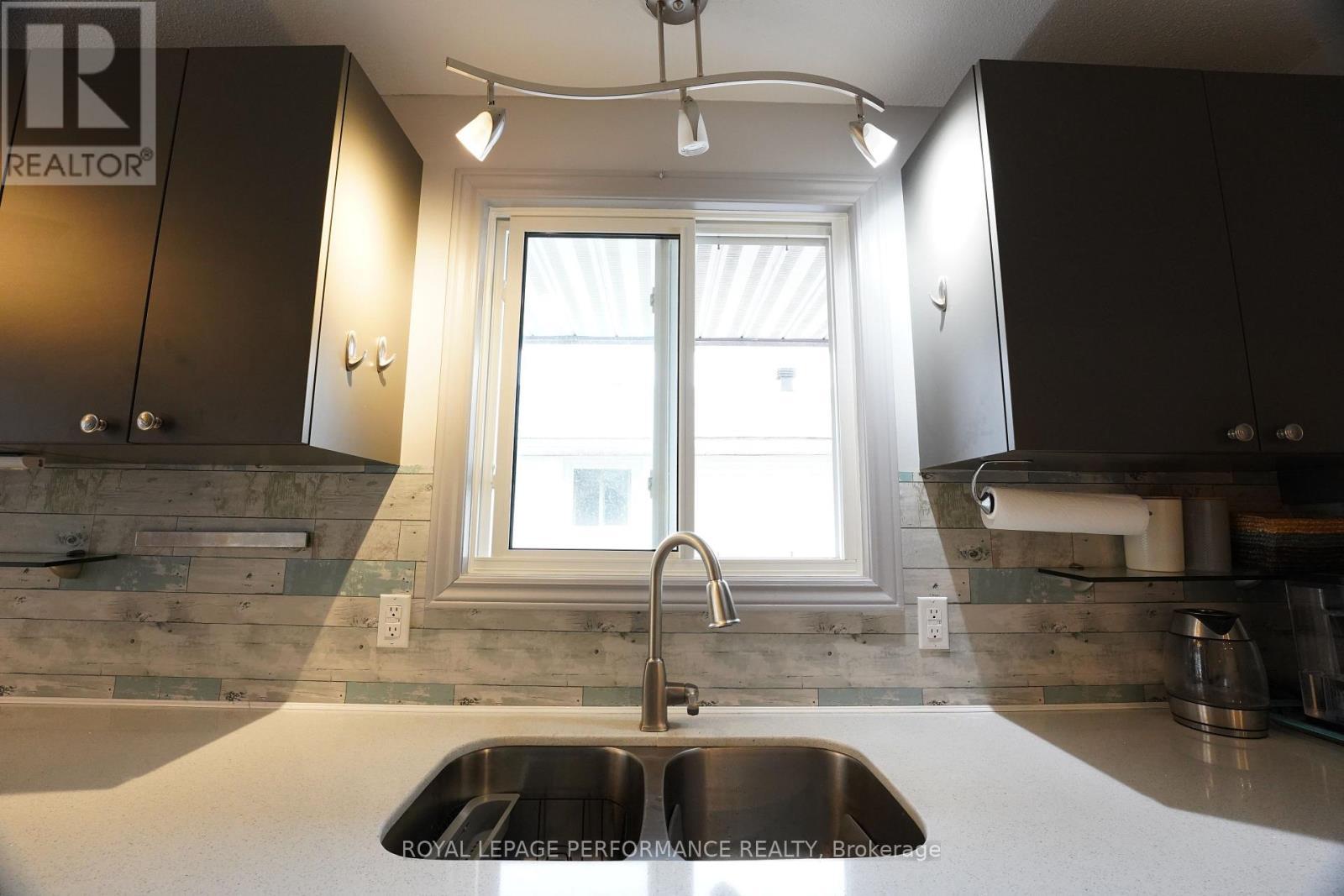 632 Dundas Crescent, Cornwall, ON - Indoor Photo Showing Kitchen With Double Sink