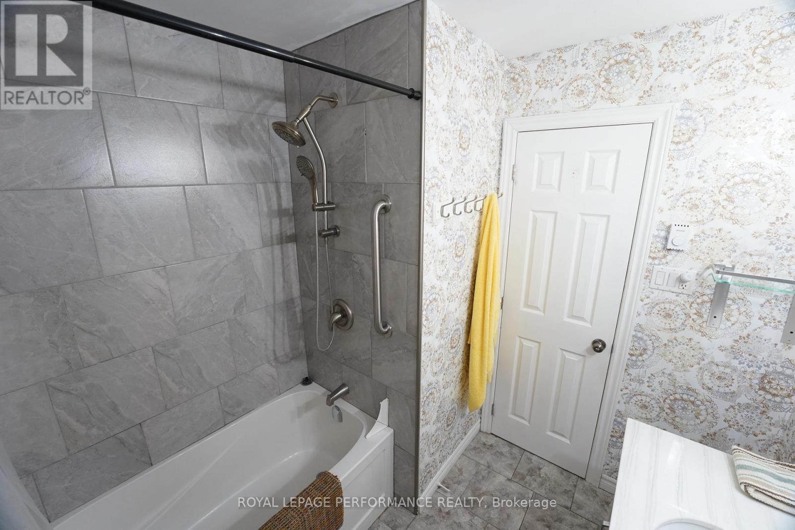 632 Dundas Crescent, Cornwall, ON - Indoor Photo Showing Bathroom