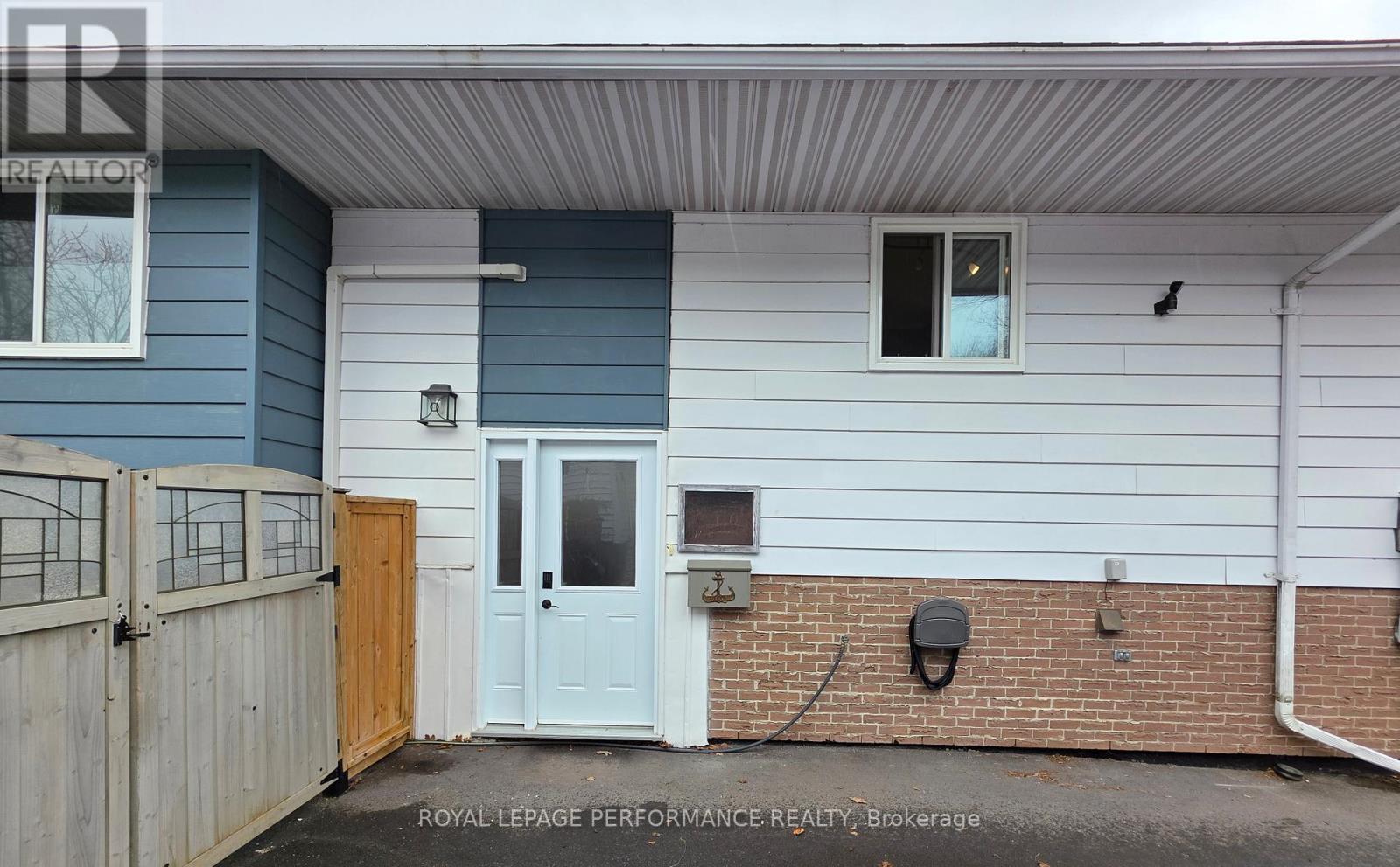 632 Dundas Crescent, Cornwall, ON - Outdoor With Exterior