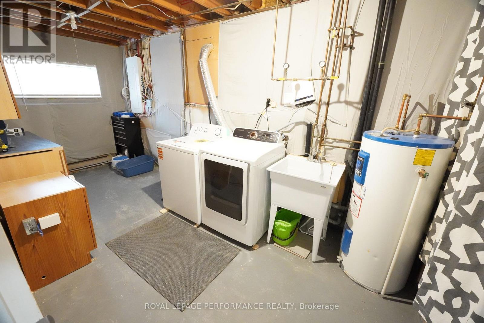 632 Dundas Crescent, Cornwall, ON - Indoor Photo Showing Laundry Room