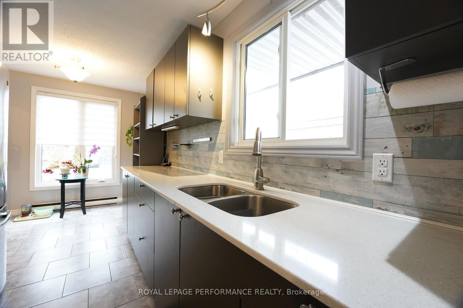632 Dundas Crescent, Cornwall, ON - Indoor Photo Showing Kitchen With Double Sink