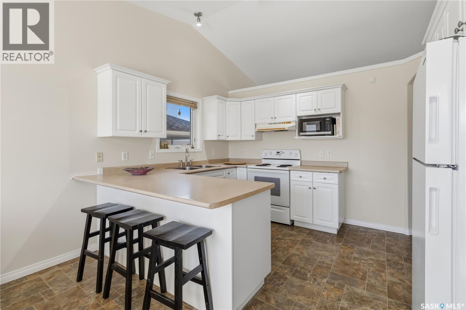 414 Adaskin Cove, Saskatoon, SK - Indoor Photo Showing Kitchen With Double Sink