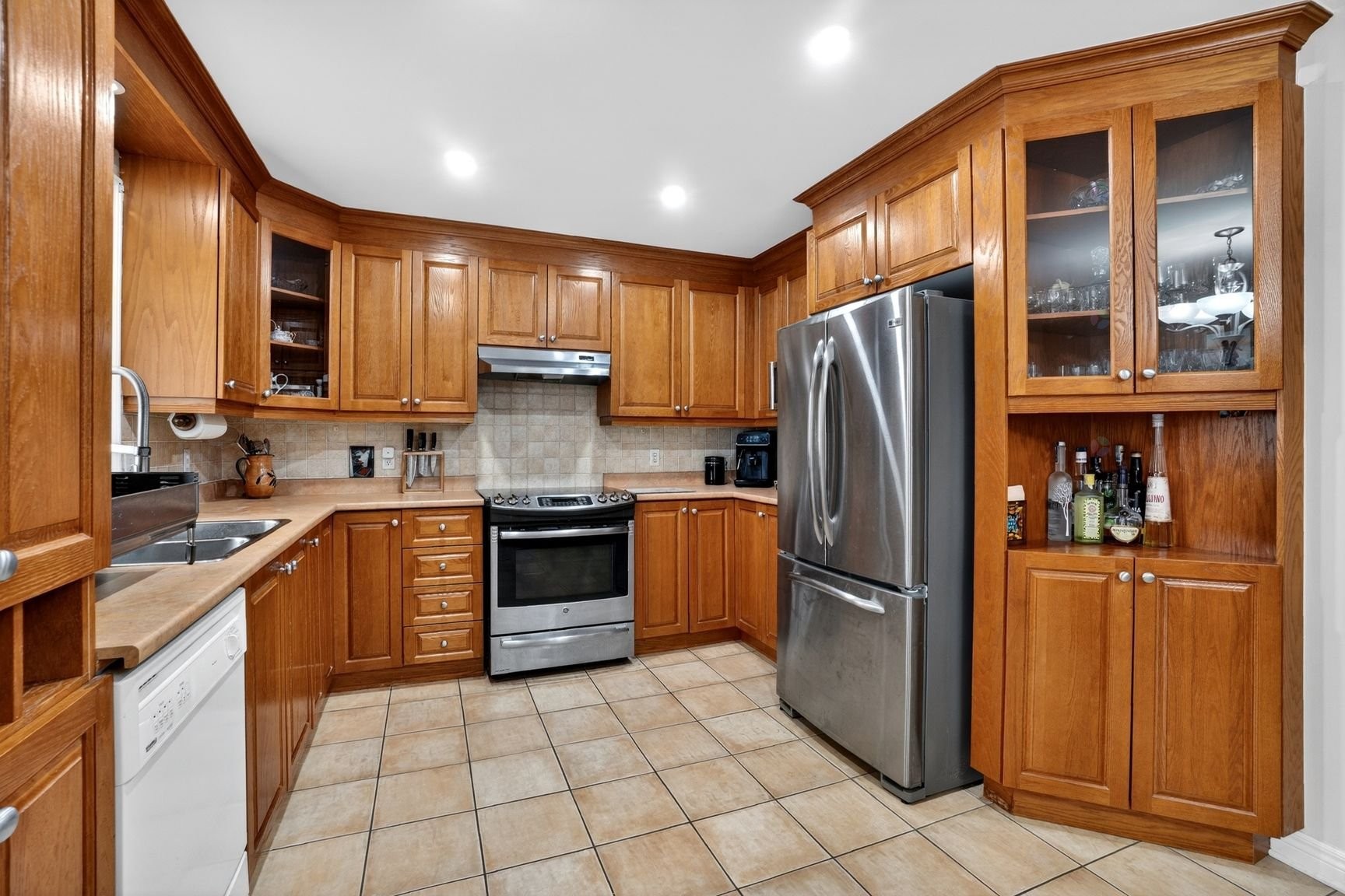 Kitchen - 12133 Boul. Rodolphe-Forget, Montréal (Rivière-Des-Prairies/Pointe-Aux-Trembles), QC - Indoor Photo Showing Kitchen With Double Sink