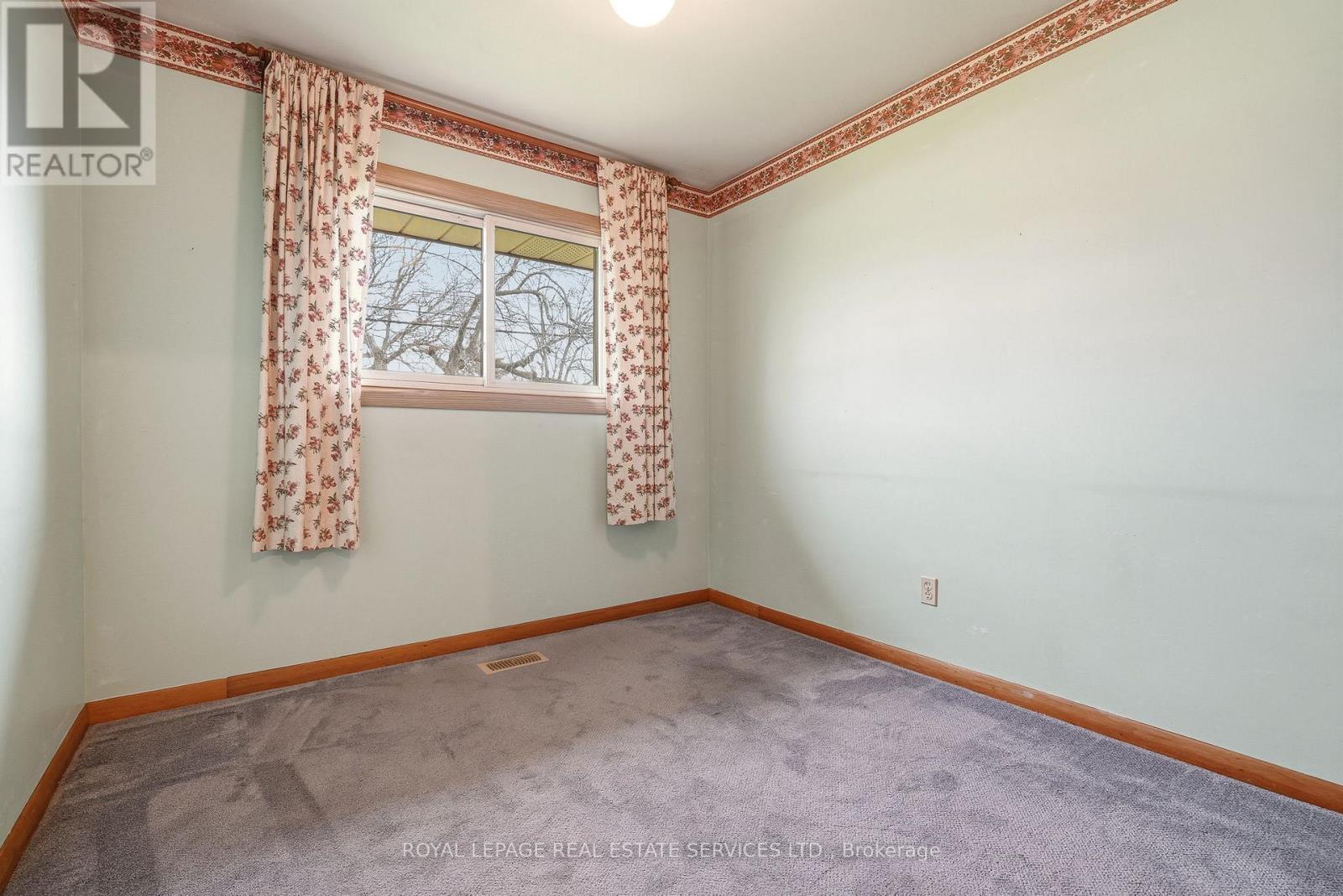 384 Appleby Line, Burlington, ON - Indoor Photo Showing Other Room