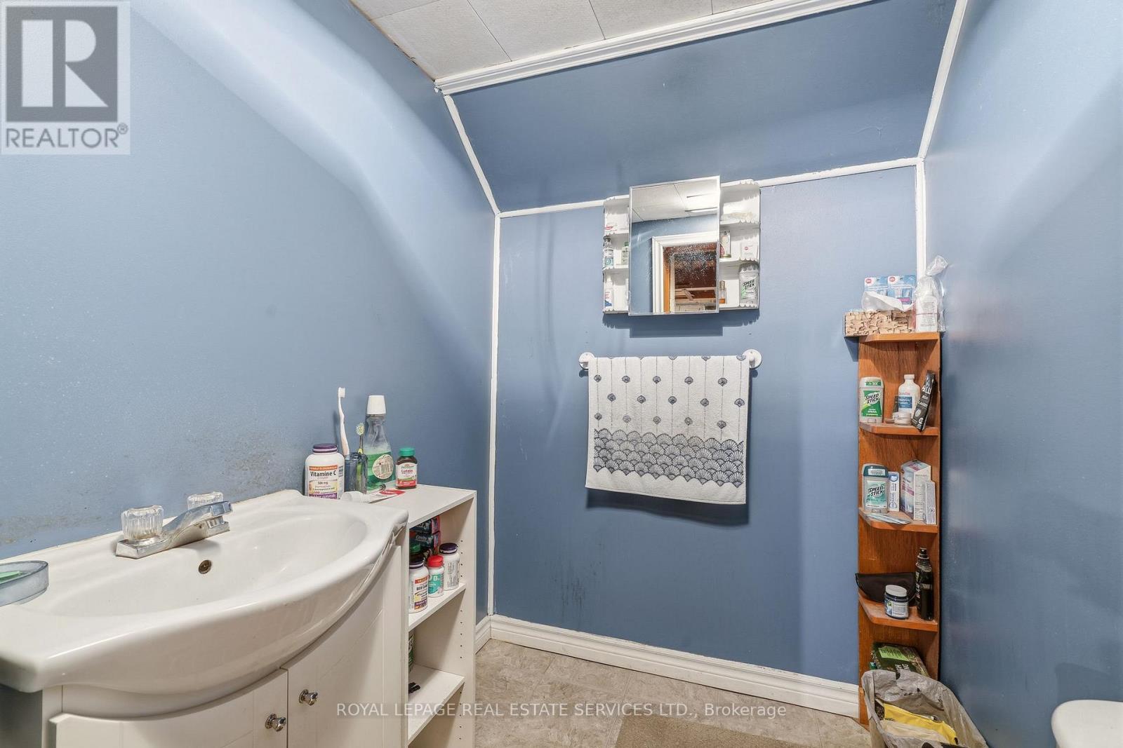 384 Appleby Line, Burlington, ON - Indoor Photo Showing Bathroom