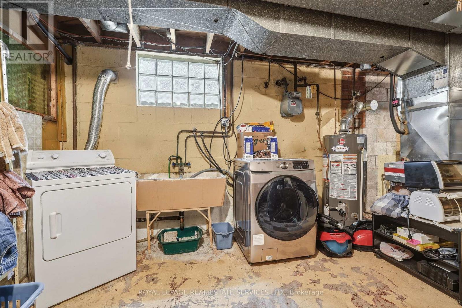 384 Appleby Line, Burlington, ON - Indoor Photo Showing Laundry Room