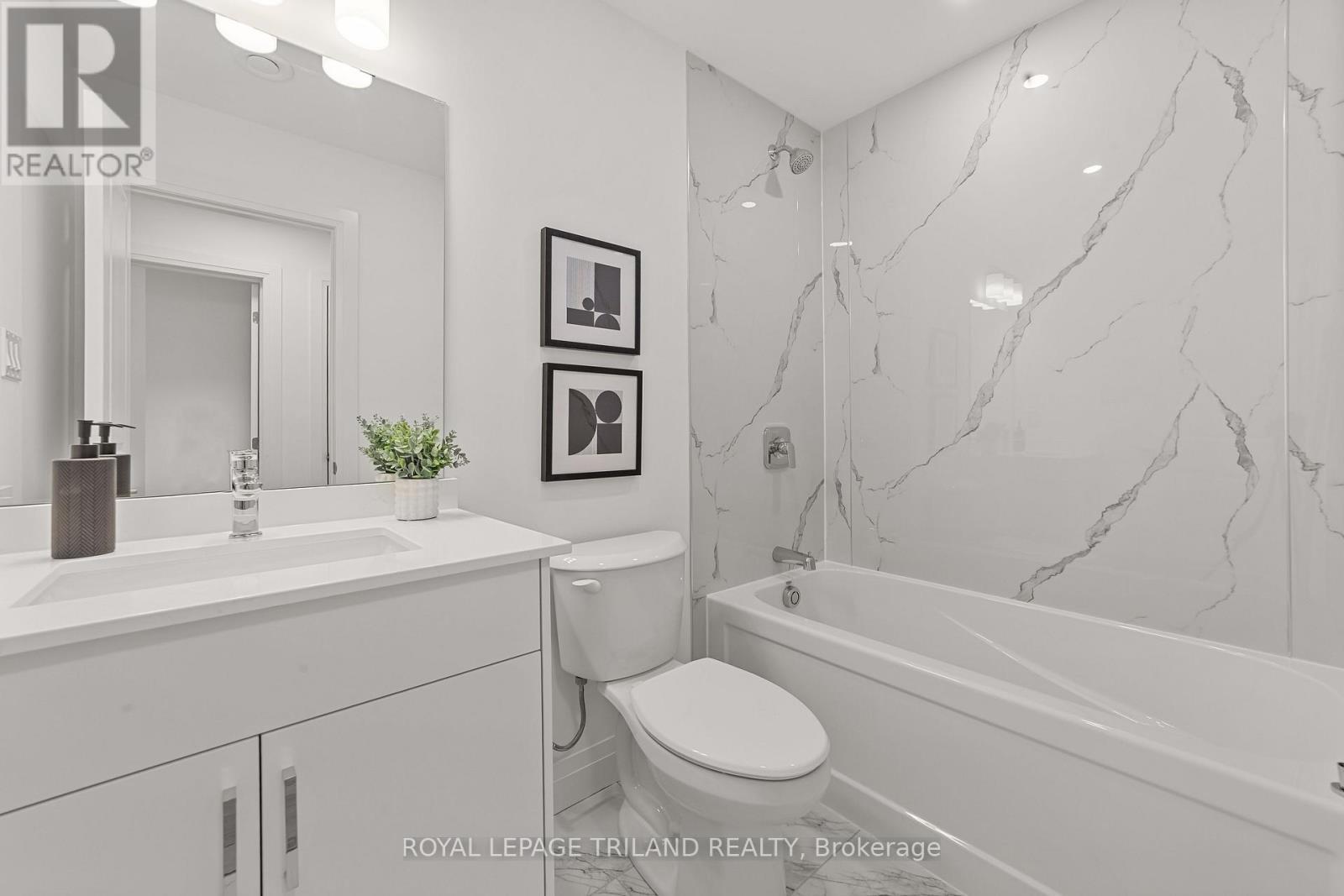 955 Catalpa Square, London North (North E), ON - Indoor Photo Showing Bathroom