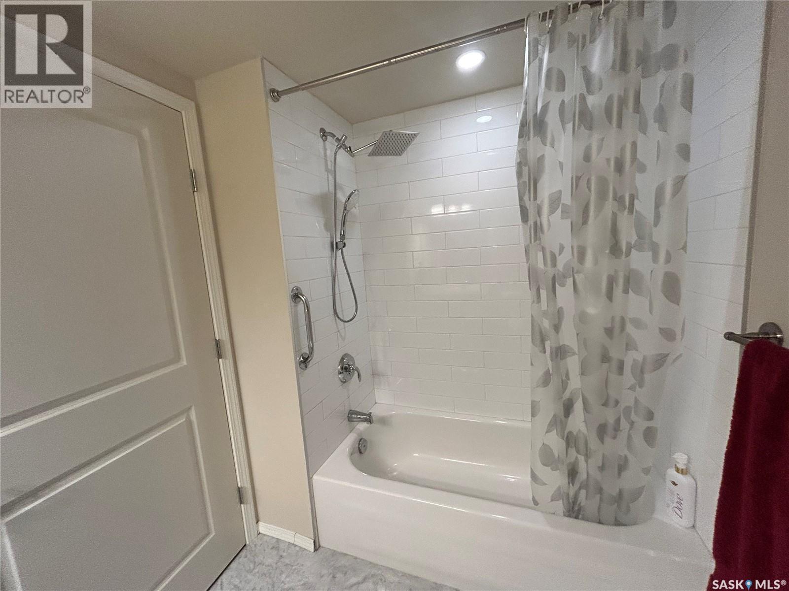 307 601 110Th Avenue, Tisdale, SK - Indoor Photo Showing Bathroom