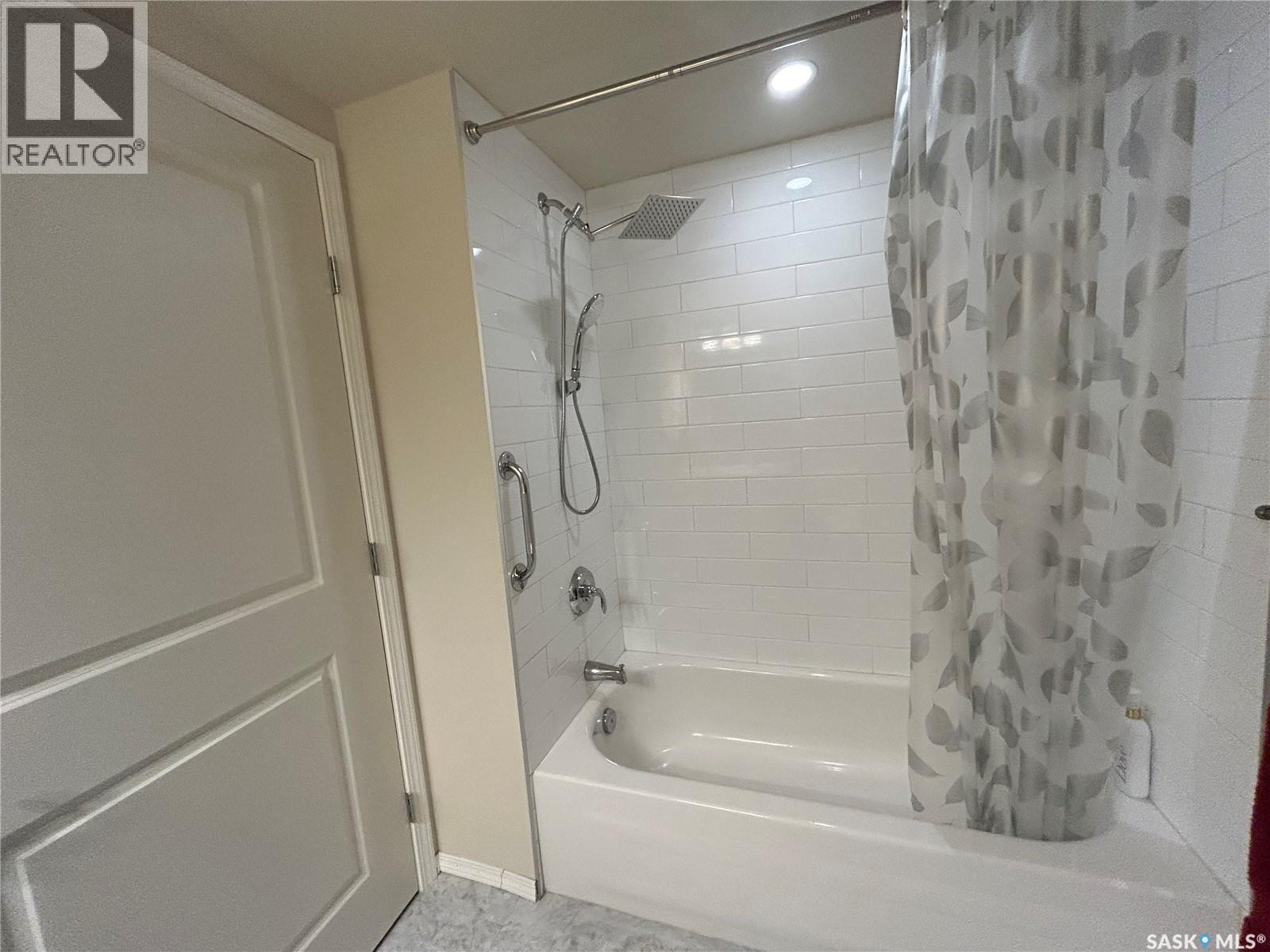 307 601 110Th Avenue, Tisdale, SK - Indoor Photo Showing Bathroom