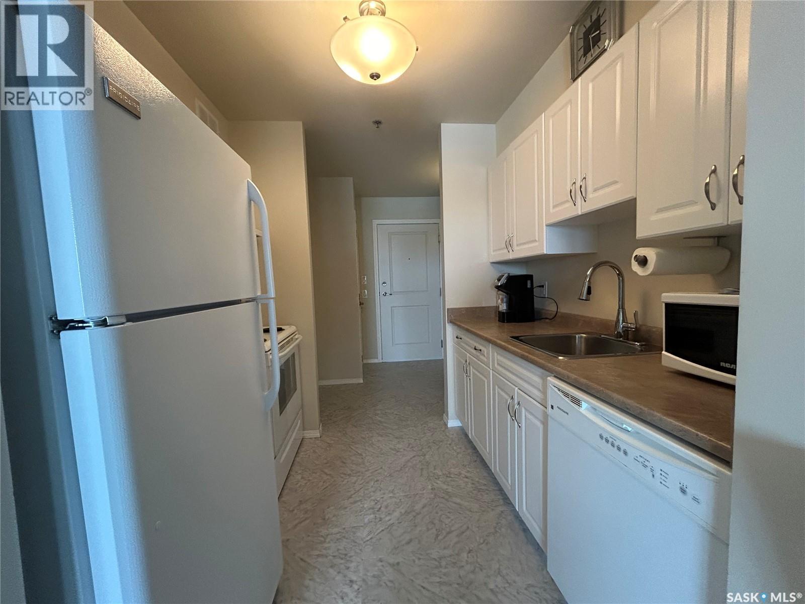 307 601 110Th Avenue, Tisdale, SK - Indoor Photo Showing Kitchen