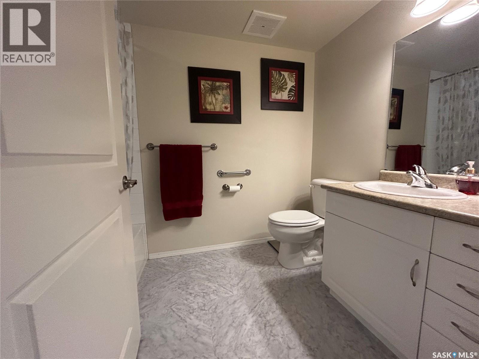 307 601 110Th Avenue, Tisdale, SK - Indoor Photo Showing Bathroom