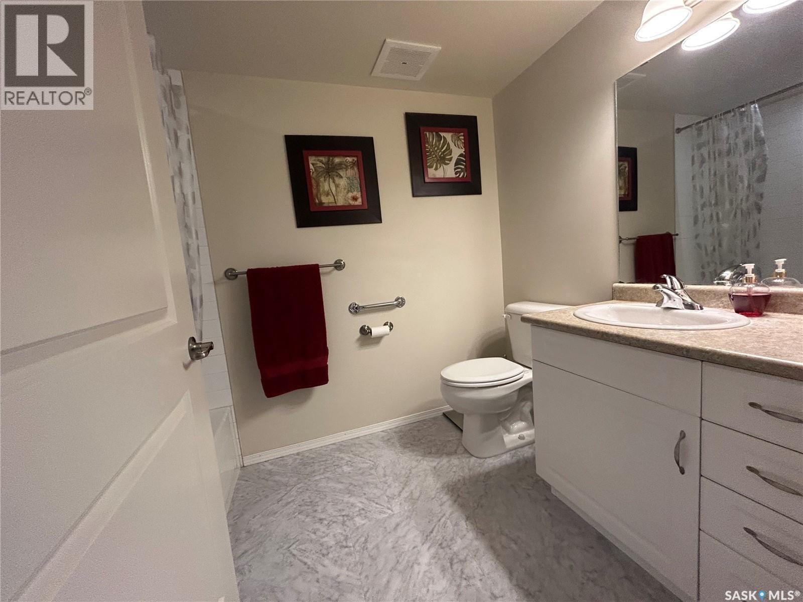 307 601 110Th Avenue, Tisdale, SK - Indoor Photo Showing Bathroom
