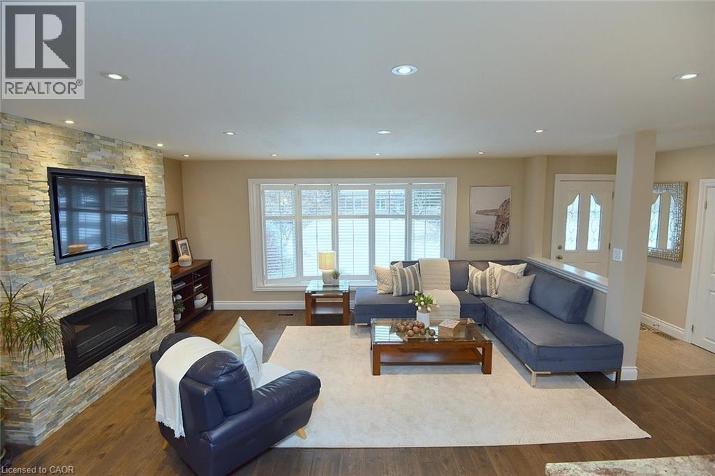 626 Vanderburgh Drive, Burlington, ON - Indoor Photo Showing Living Room With Fireplace