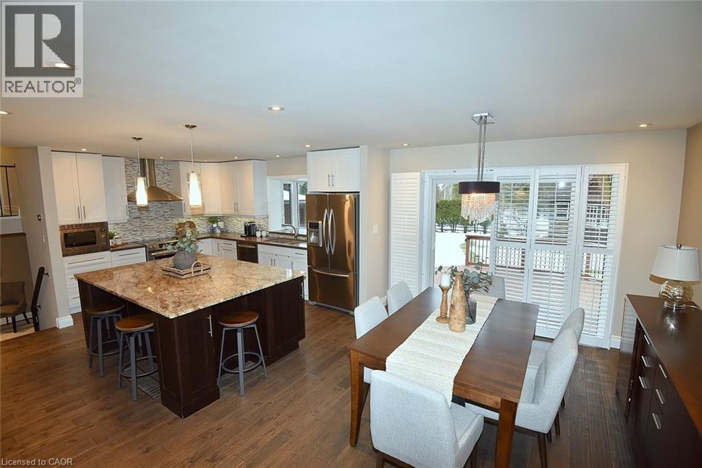 Classic white kitchen - 626 Vanderburgh Drive, Burlington, ON - Indoor