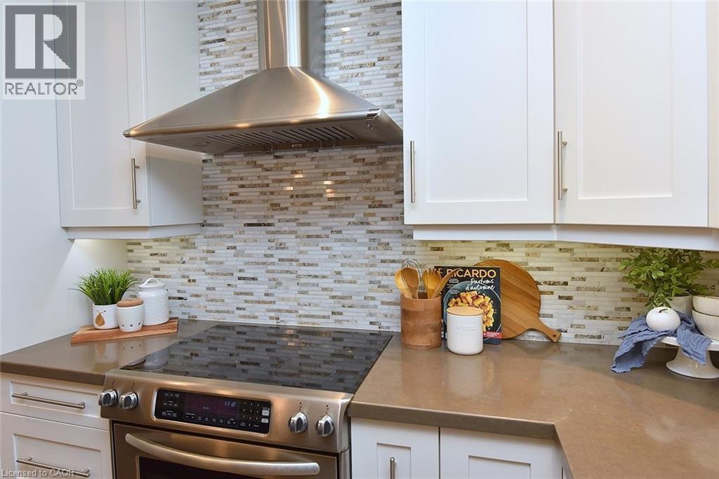 Stainless appliances - 626 Vanderburgh Drive, Burlington, ON - Indoor Photo Showing Kitchen