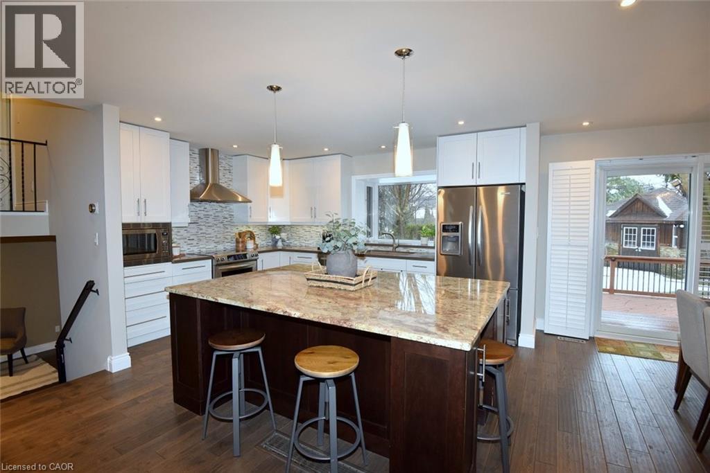 626 Vanderburgh Drive, Burlington, ON - Indoor Photo Showing Kitchen With Upgraded Kitchen