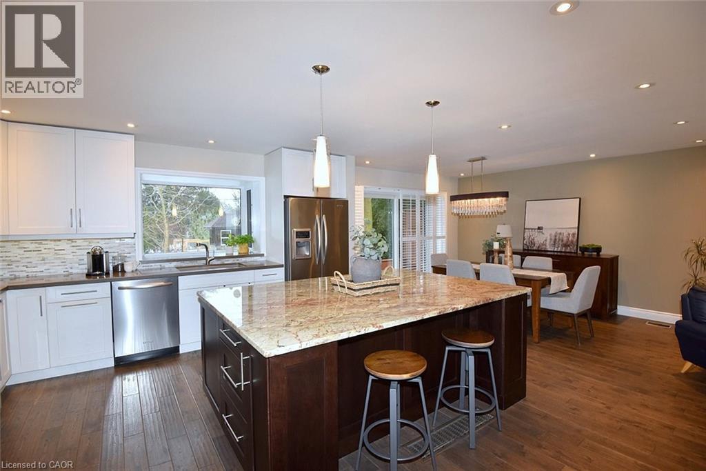 626 Vanderburgh Drive, Burlington, ON - Indoor Photo Showing Kitchen With Upgraded Kitchen