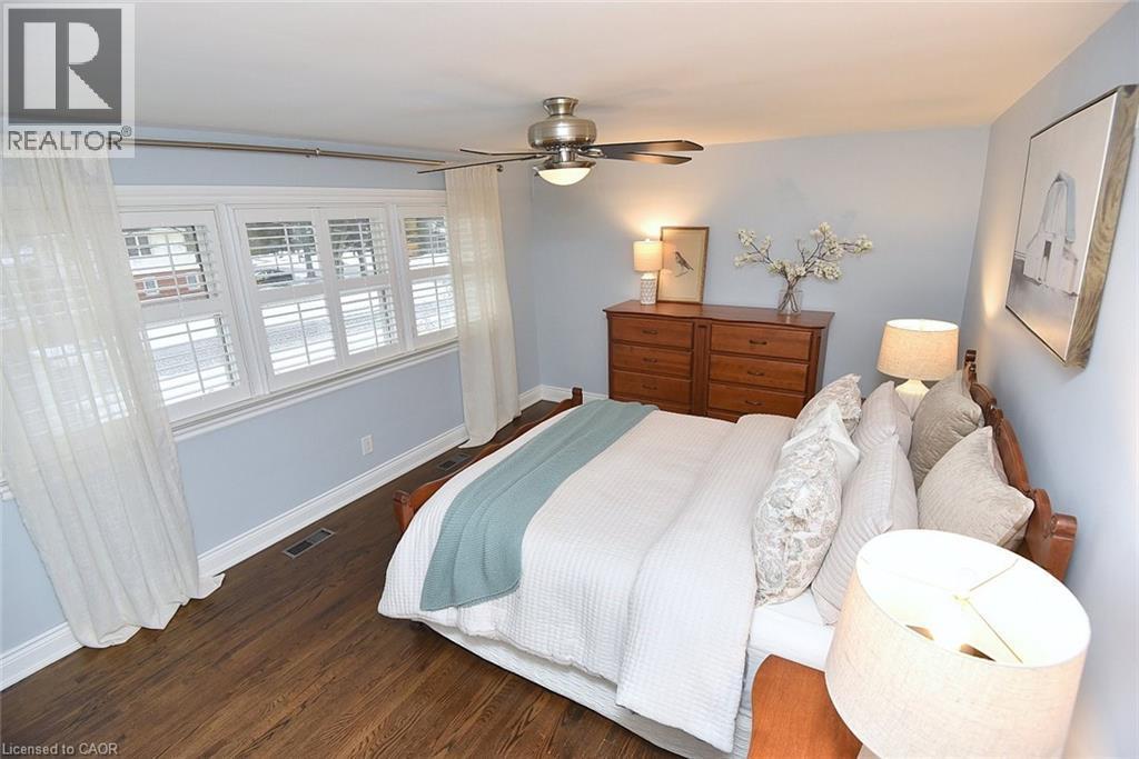 Master bedroom - 626 Vanderburgh Drive, Burlington, ON - Indoor Photo Showing Bedroom
