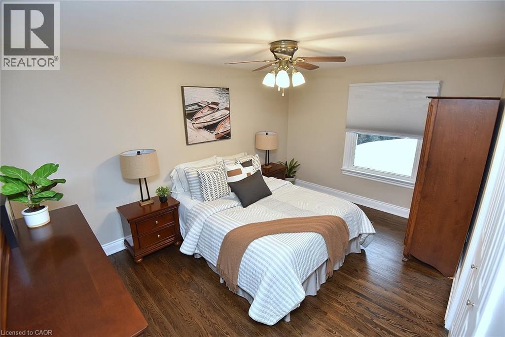 Bedroom #2 - 626 Vanderburgh Drive, Burlington, ON - Indoor Photo Showing Bedroom