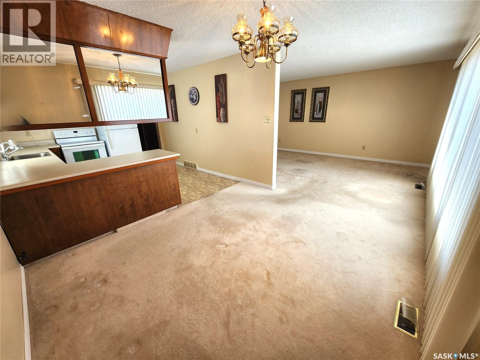 503 1St Avenue E, Lampman, SK - Indoor Photo Showing Other Room