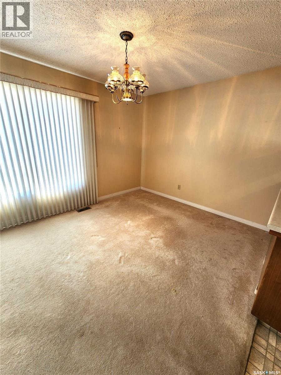 503 1St Avenue E, Lampman, SK - Indoor Photo Showing Other Room