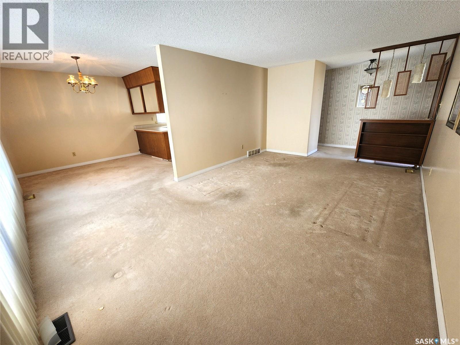 503 1St Avenue E, Lampman, SK - Indoor
