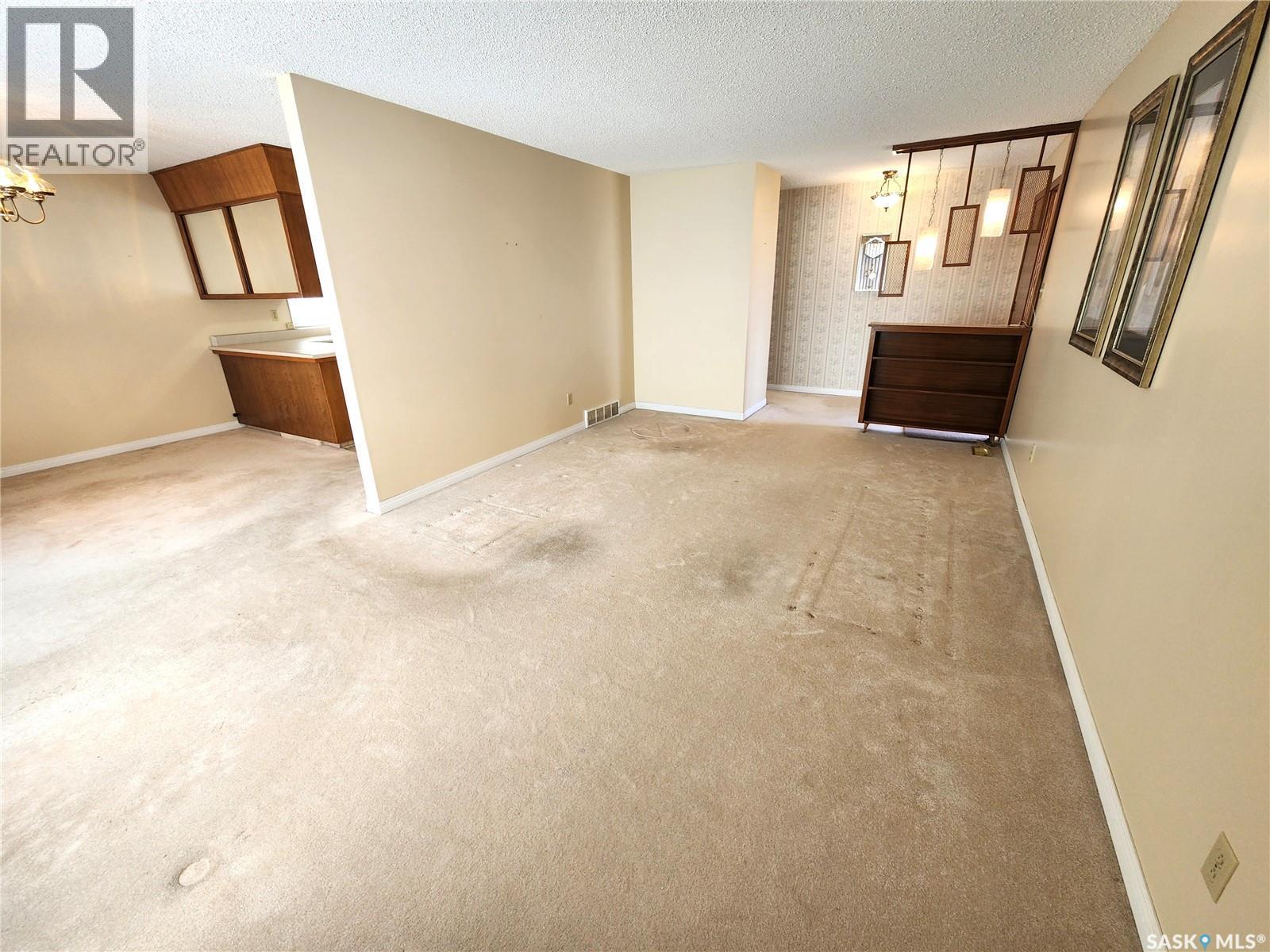 503 1St Avenue E, Lampman, SK - Indoor Photo Showing Other Room