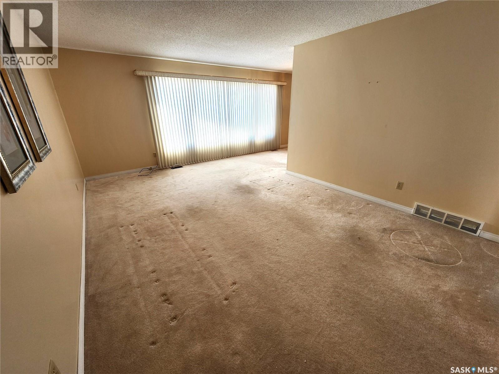 503 1St Avenue E, Lampman, SK - Indoor Photo Showing Other Room