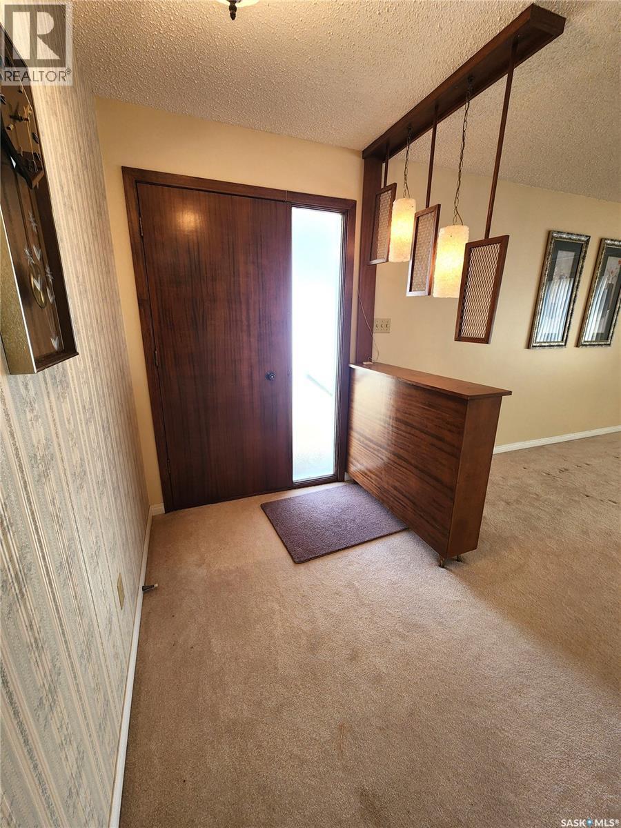 503 1St Avenue E, Lampman, SK - Indoor Photo Showing Other Room