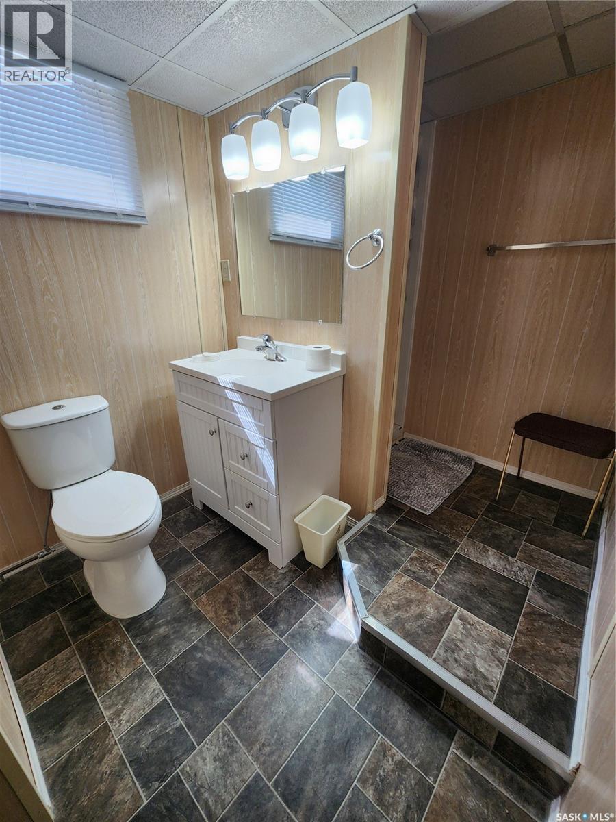 503 1St Avenue E, Lampman, SK - Indoor Photo Showing Bathroom