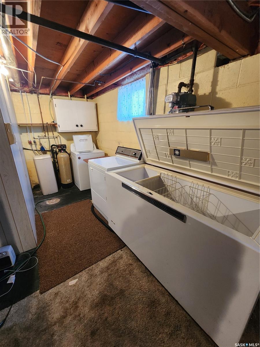 503 1St Avenue E, Lampman, SK - Indoor Photo Showing Other Room