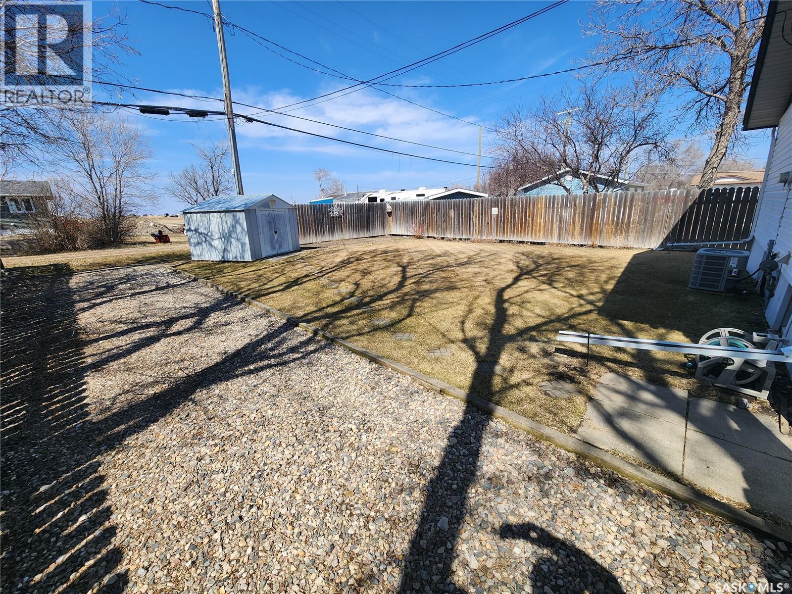 503 1St Avenue E, Lampman, SK - Outdoor