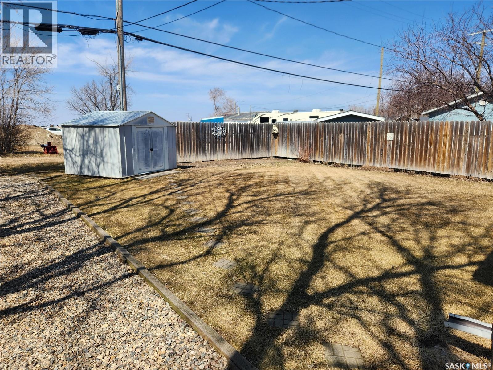 503 1St Avenue E, Lampman, SK - Outdoor
