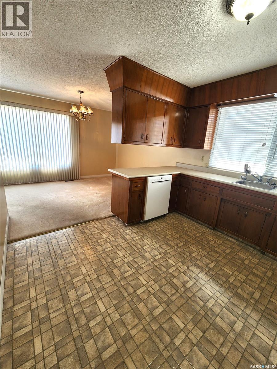 503 1St Avenue E, Lampman, SK - Indoor Photo Showing Kitchen