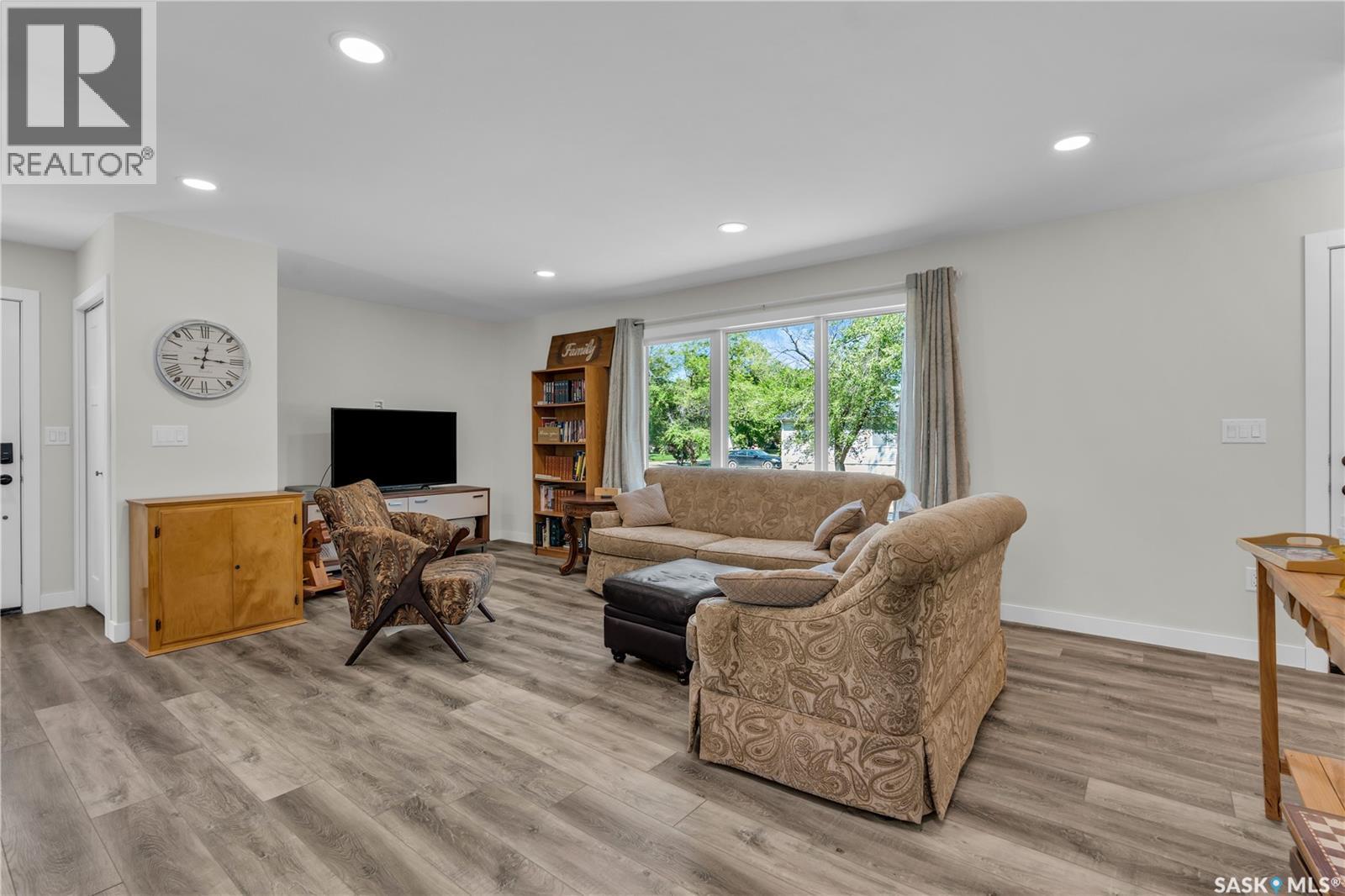 402 Alexander Street, Radisson, SK - Indoor Photo Showing Living Room