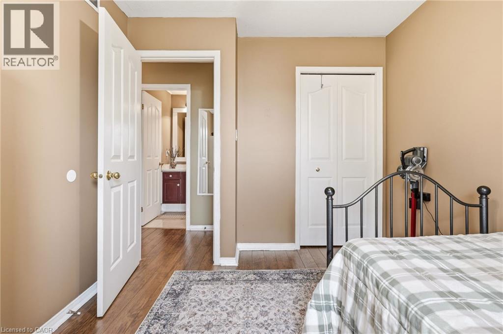 37 Thistlemoor Drive, Caledonia, ON - Indoor Photo Showing Bedroom