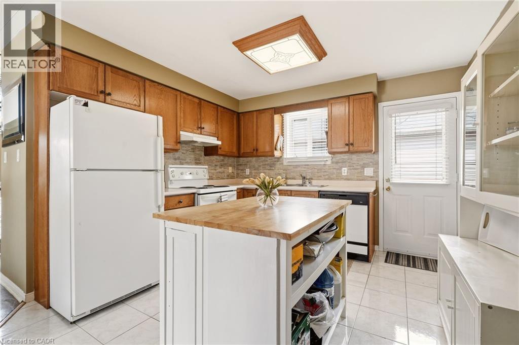 37 Thistlemoor Drive, Caledonia, ON - Indoor Photo Showing Kitchen