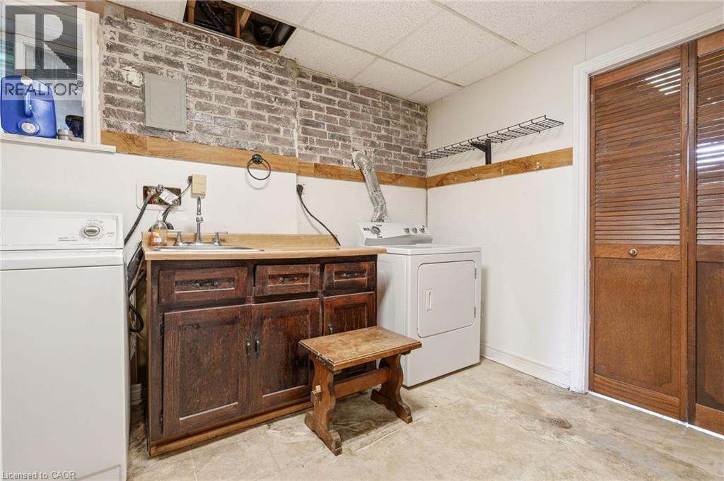 37 Thistlemoor Drive, Caledonia, ON - Indoor Photo Showing Laundry Room