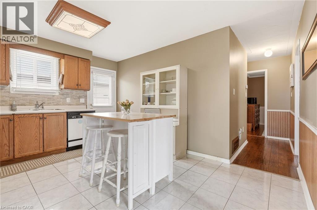 37 Thistlemoor Drive, Caledonia, ON - Indoor Photo Showing Kitchen