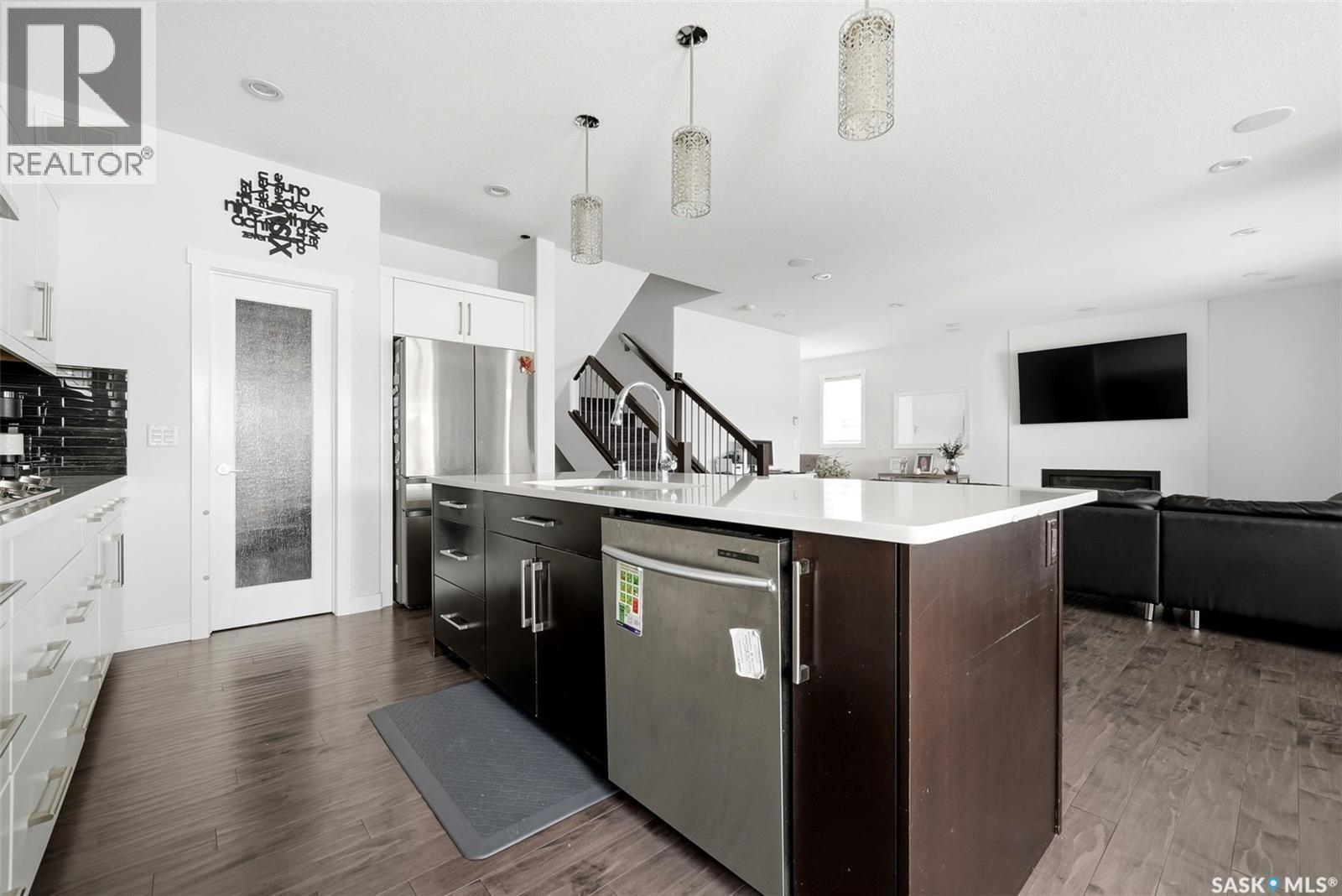 5237 Snowbirds Crescent, Regina, SK - Indoor Photo Showing Kitchen With Upgraded Kitchen