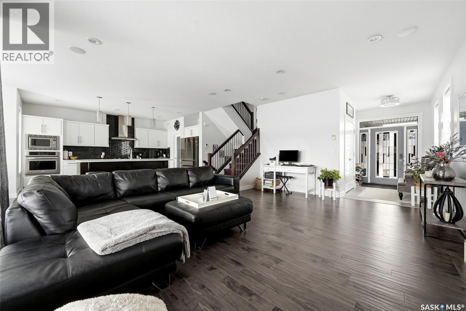 5237 Snowbirds Crescent, Regina, SK - Indoor Photo Showing Living Room