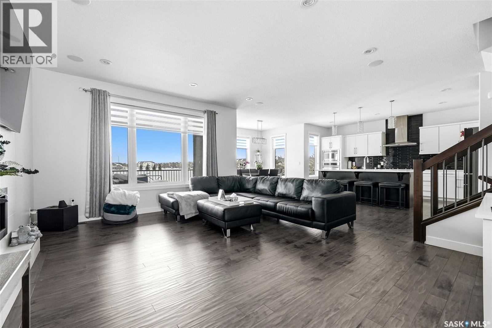 5237 Snowbirds Crescent, Regina, SK - Indoor Photo Showing Living Room