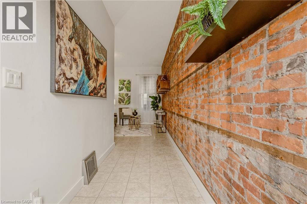 163 Victoria Avenue N, Hamilton, ON - Indoor Photo Showing Other Room