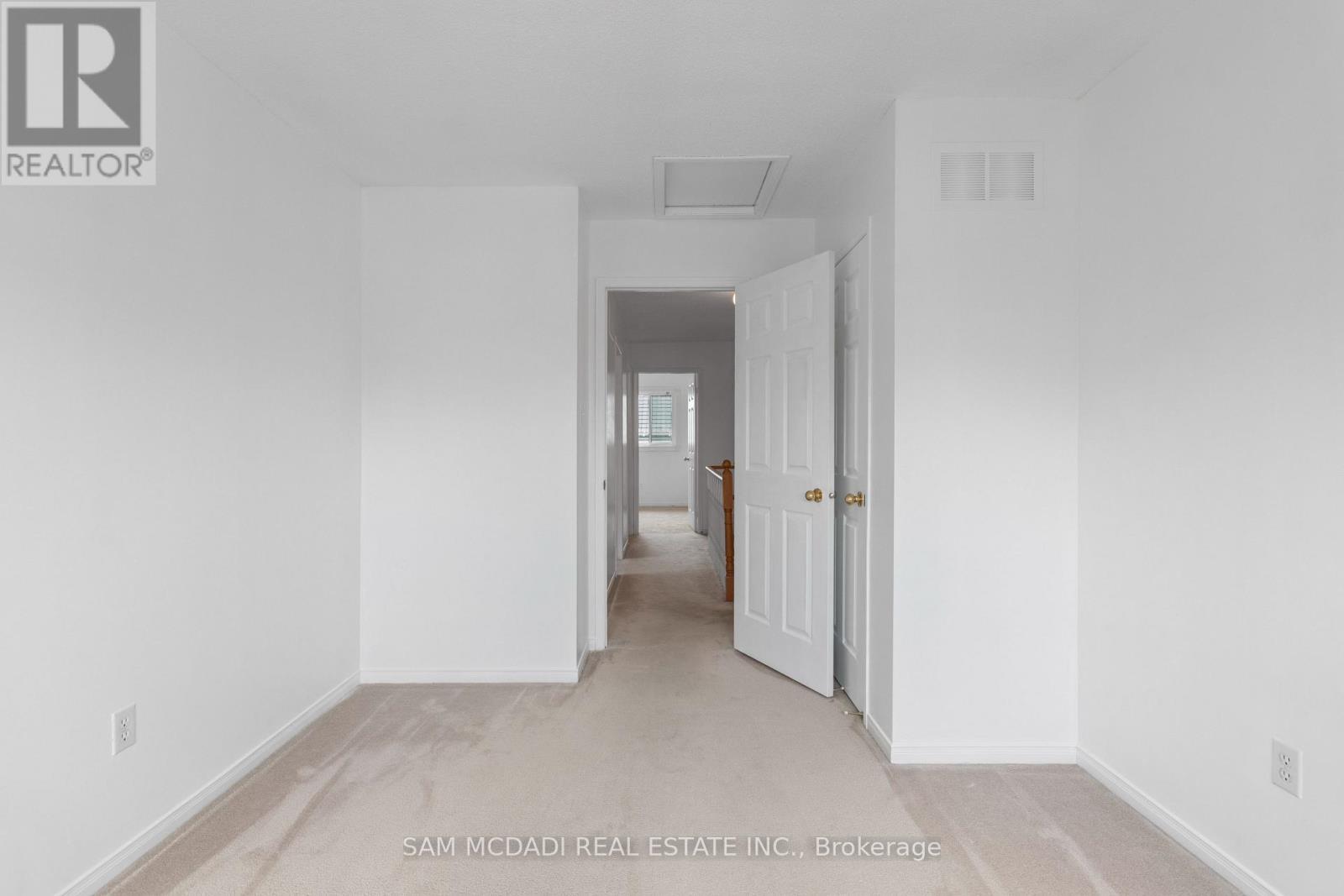 5411 Sweetgrass Gate, Mississauga, ON - Indoor Photo Showing Other Room