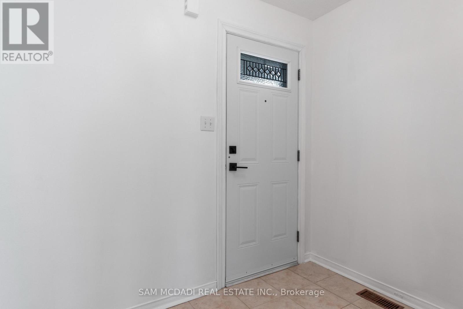 5411 Sweetgrass Gate, Mississauga, ON - Indoor Photo Showing Other Room
