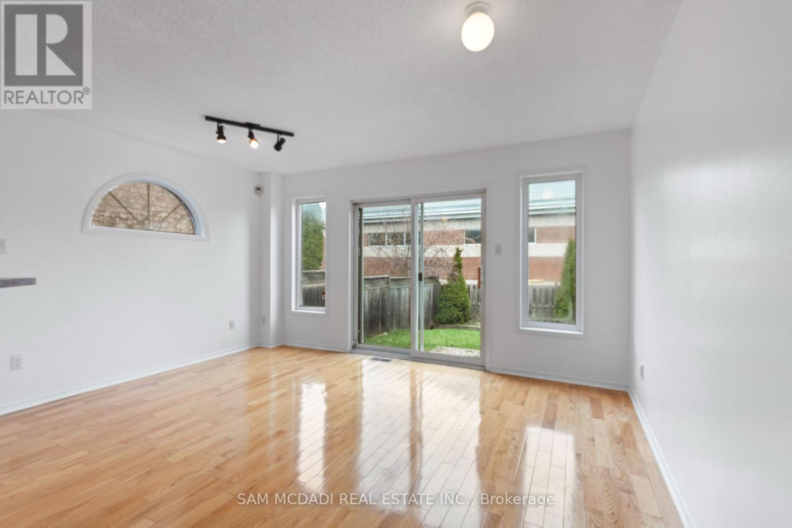 5411 Sweetgrass Gate, Mississauga, ON - Indoor Photo Showing Other Room