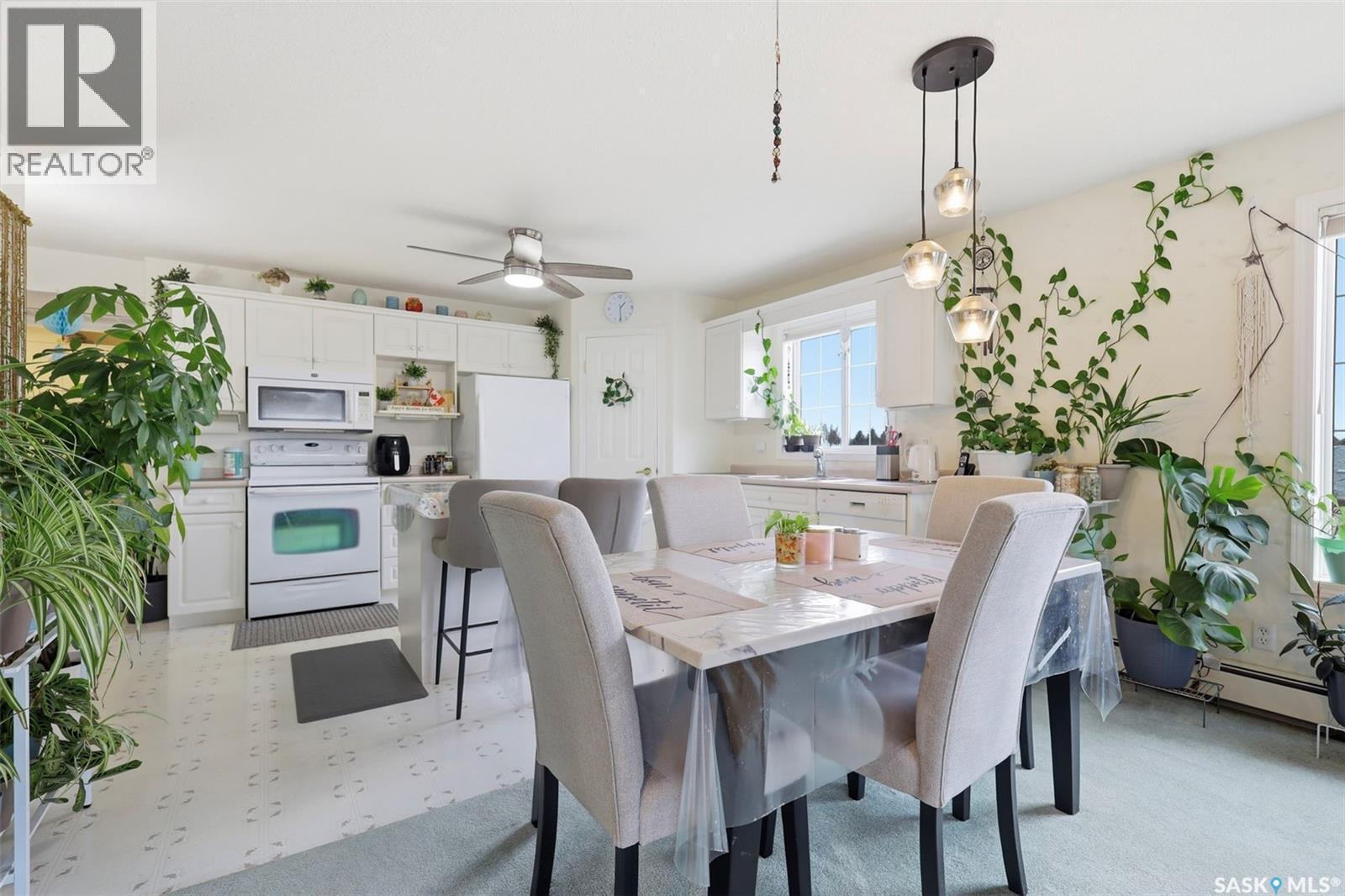215 934 Heritage View, Saskatoon, SK - Indoor Photo Showing Dining Room