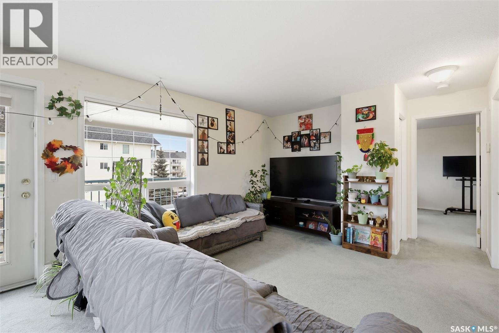 215 934 Heritage View, Saskatoon, SK - Indoor Photo Showing Living Room