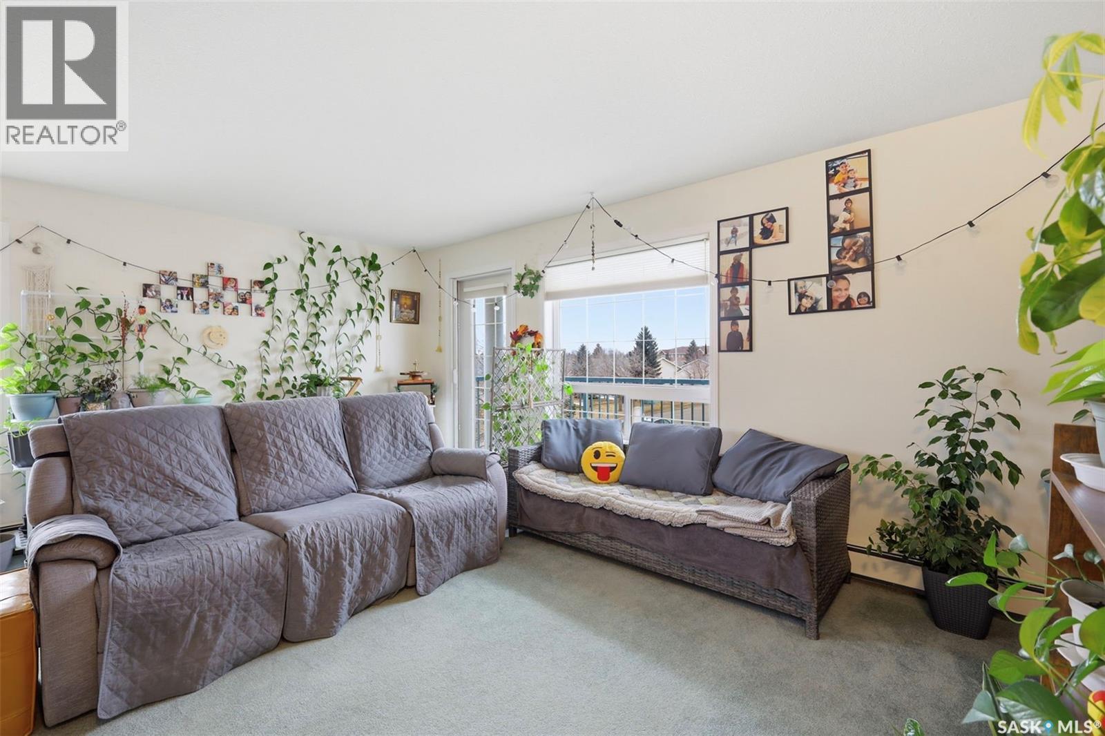 215 934 Heritage View, Saskatoon, SK - Indoor Photo Showing Living Room