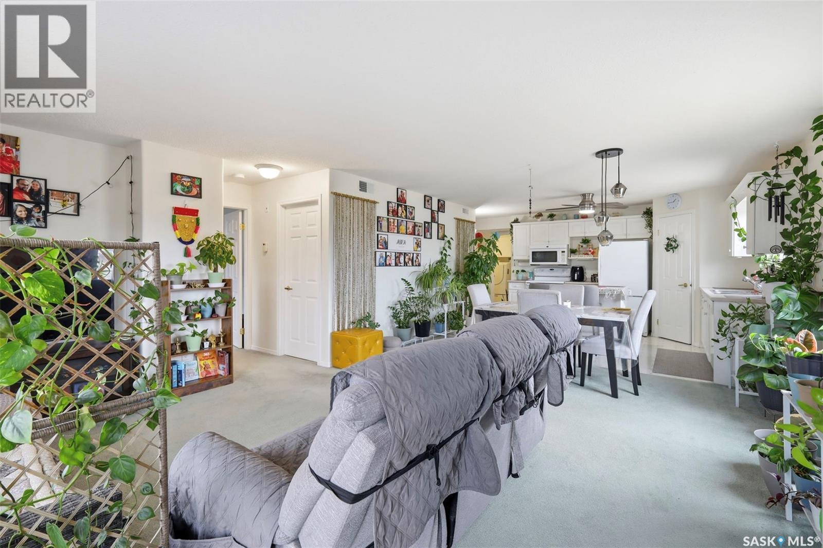 215 934 Heritage View, Saskatoon, SK - Indoor Photo Showing Living Room